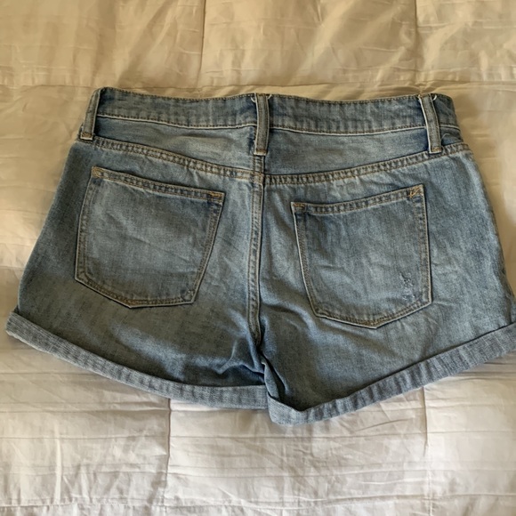 Gap Cuffed Light Wash Denim Shorts - Picture 2 of 5